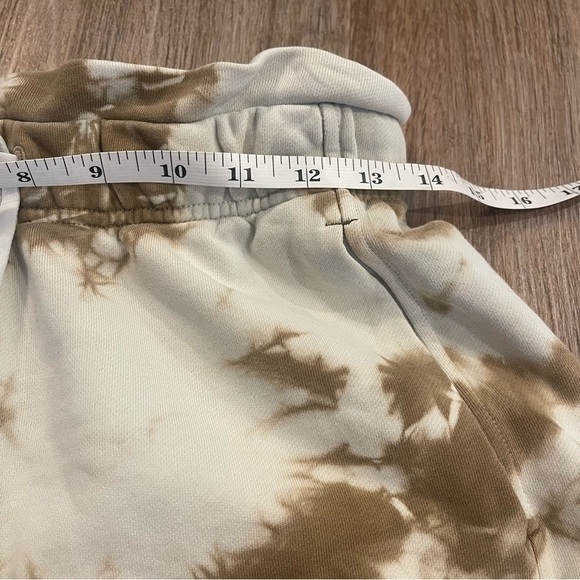 Lululemon Inner Glow 3” Shorts Women’s 6 Earth Dye Athleisure Elastic Waist - Picture 6 of 9